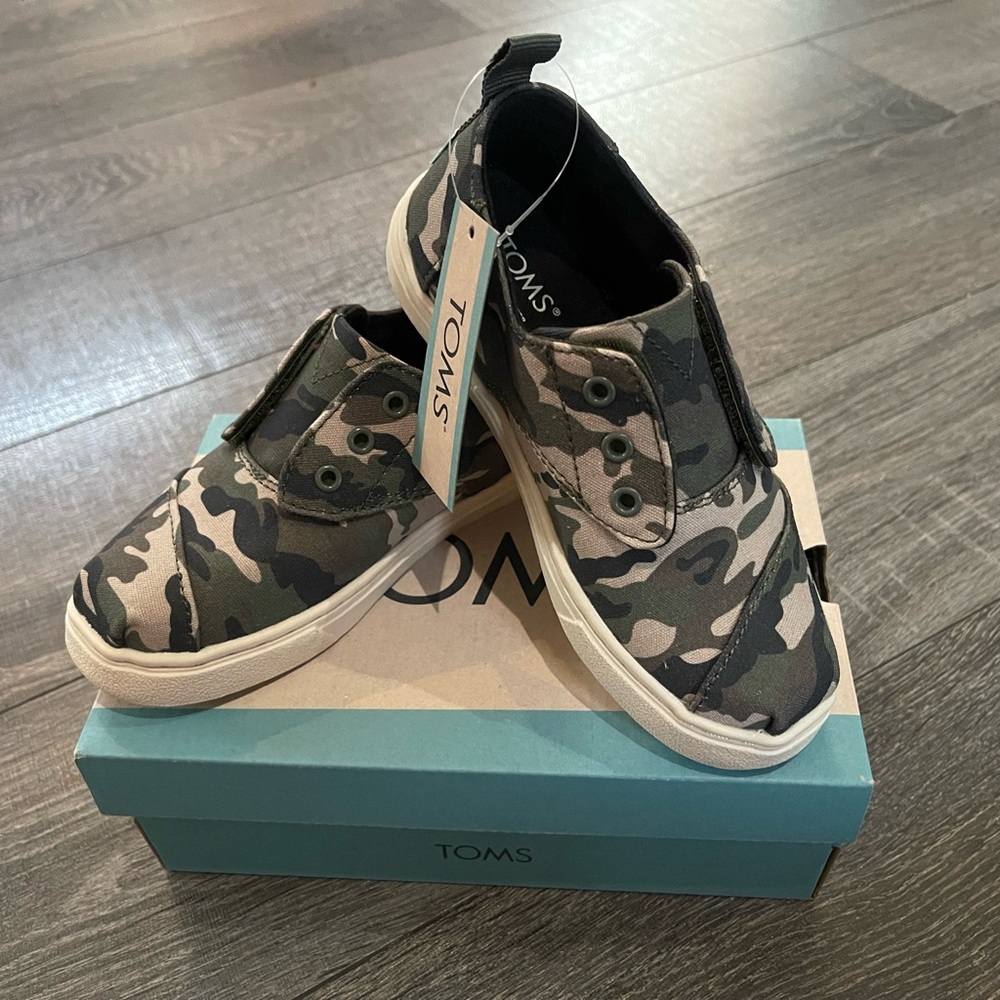 Toms NWT Camo slip on shoes. No laces needed